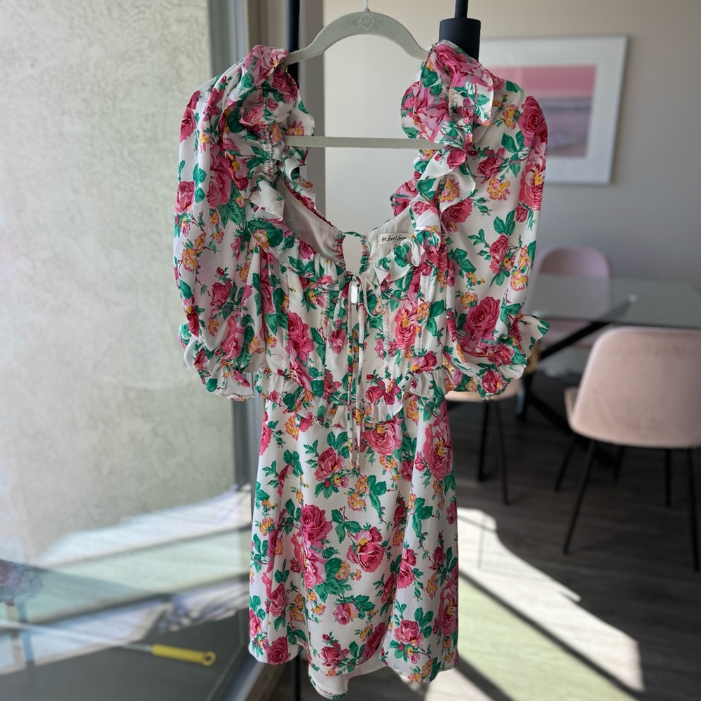 For love and lemons puffy sleeve open back floral dress